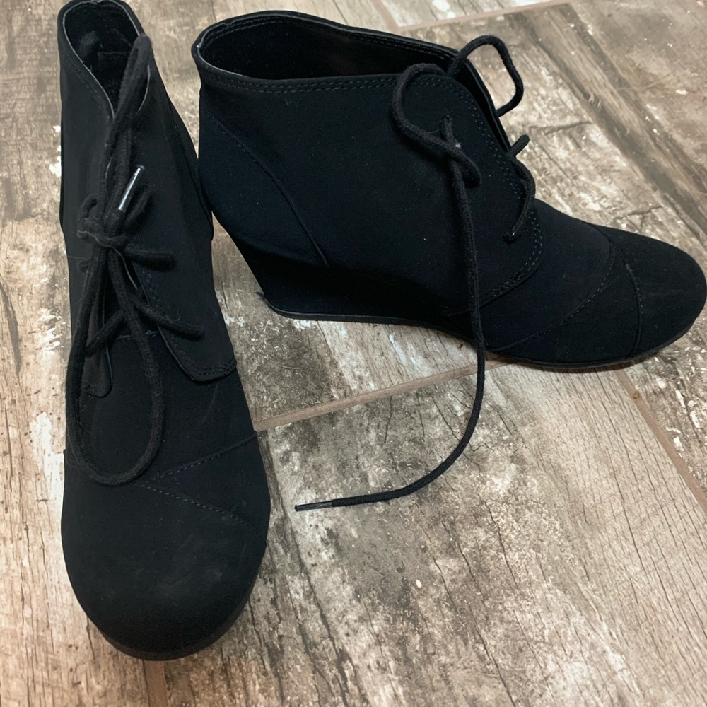 Girls’ dress shoe